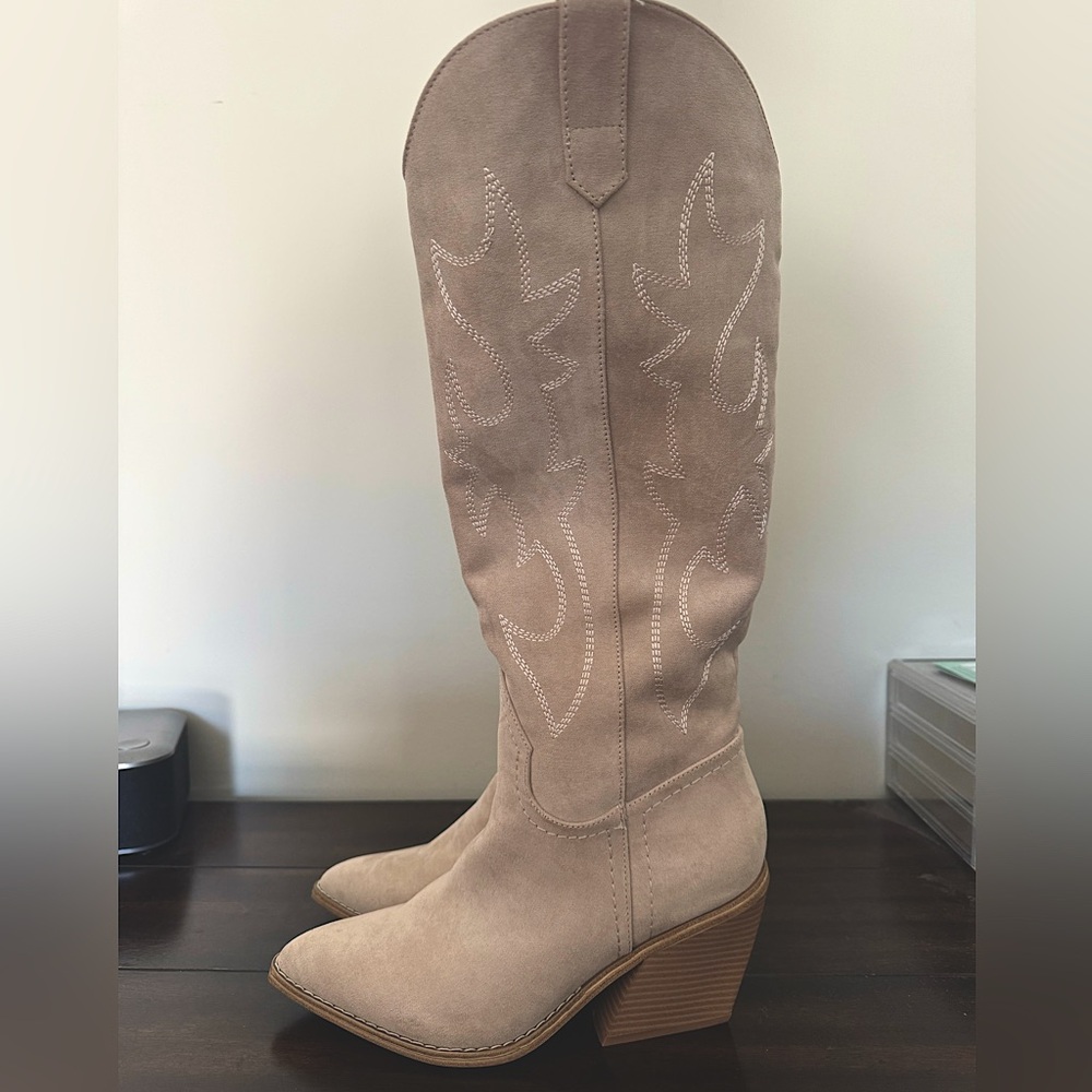 Size 8 Madden Girl Arizona - Cowboy Boots